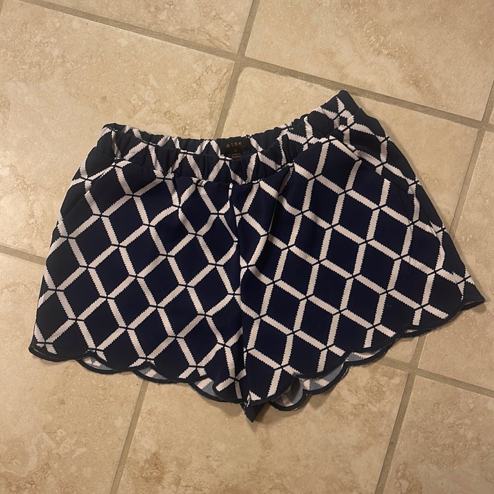 scalloped shorts size small